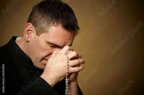 Bild auf Leinwand Praying priest