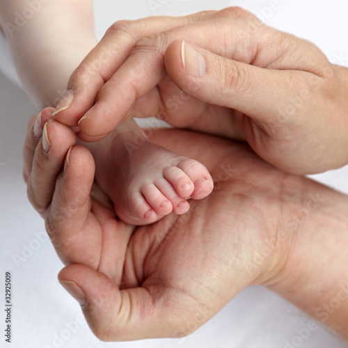 Baby foot in father´s palm © Karin & Uwe Annas