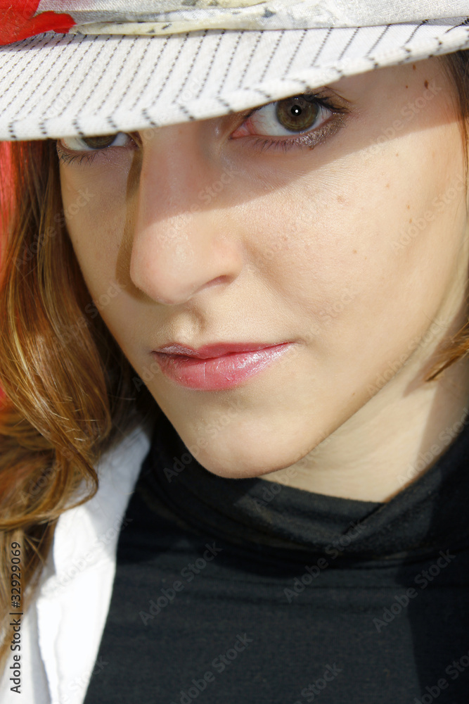 Bella y femenina joven