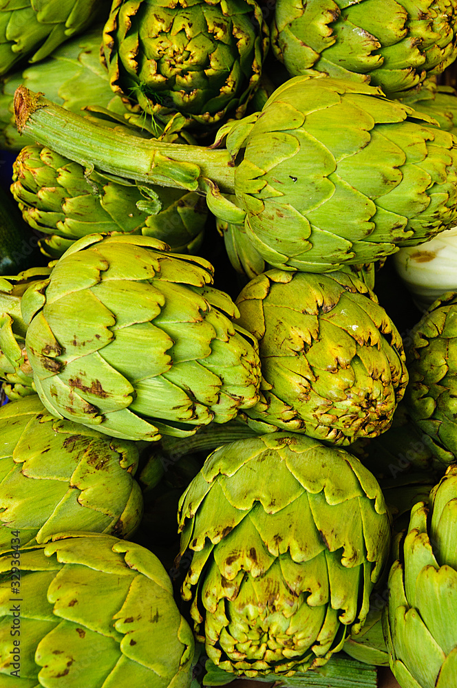 Fototapeta premium Pile of fresh globe Artichokes in a market stand