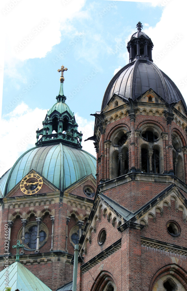 Türme der Kirche Sankt Lukas in München