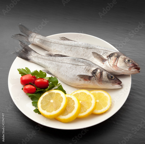 branzino all'olio e limone photo