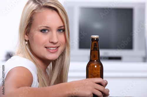 Fotografie blonde bombshell with bottle of beer
