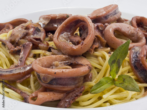 Spagehtti mit Tintenfischringen photo