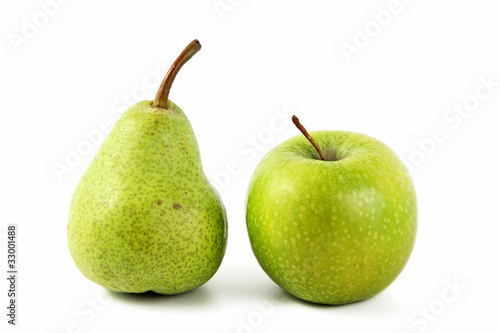 Birne und Apfel freigestellt
