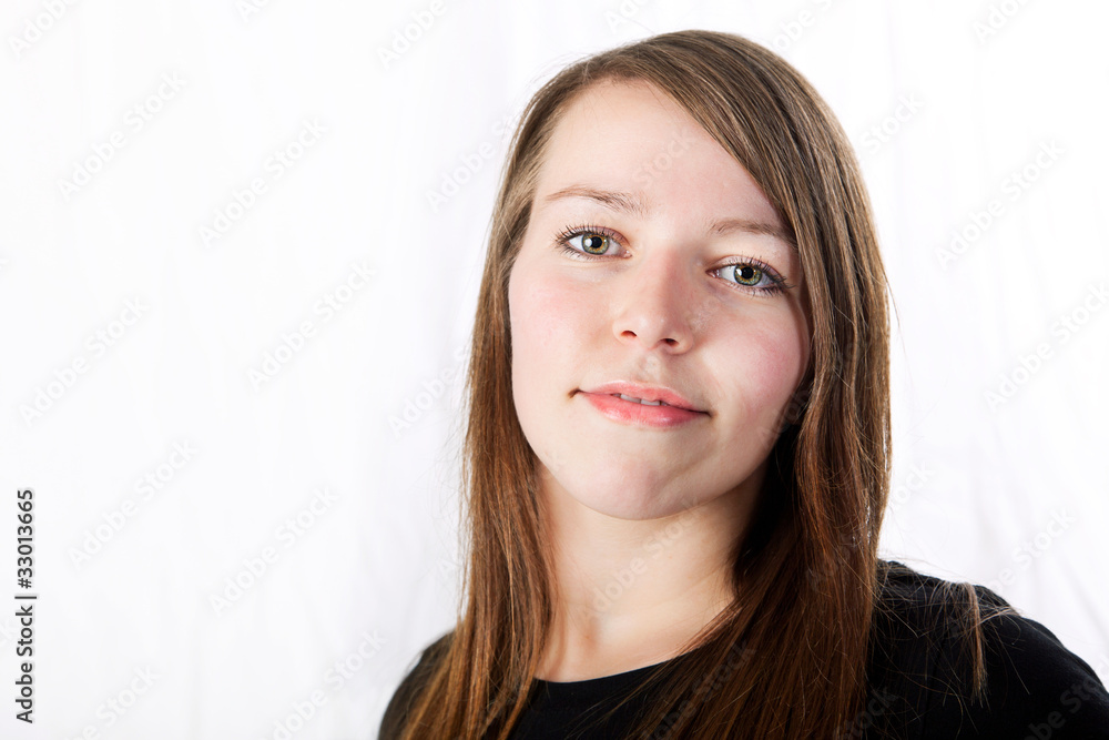 Portrait einer jungen Frau mit braunen langen Haaren 674 Portrait einer jungen Frau mit braunen langen Haaren 674