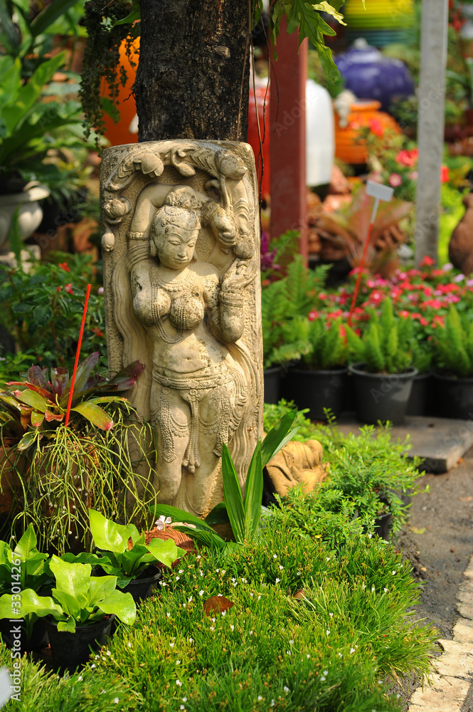 Obraz premium statue at the garden