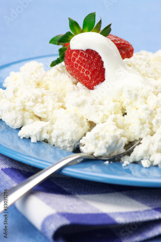 Cottage cheese with strawberries