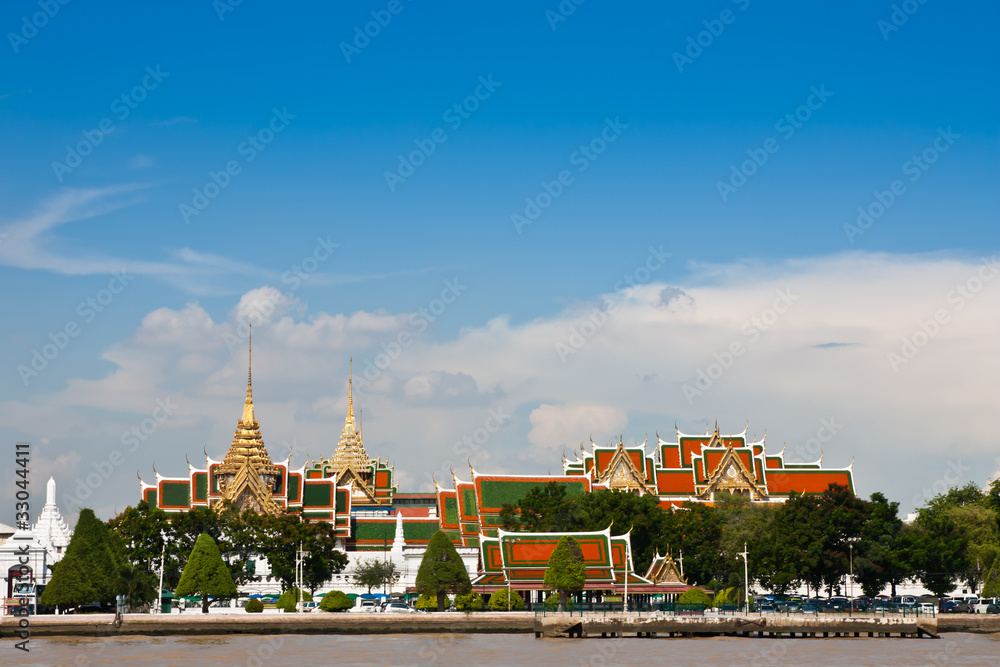 Naklejka premium Gland palace and Wat prakeaw temple