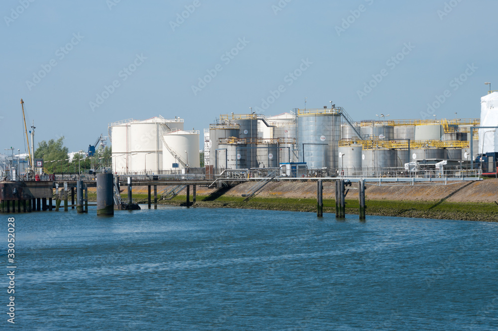 Obraz premium oil tanks