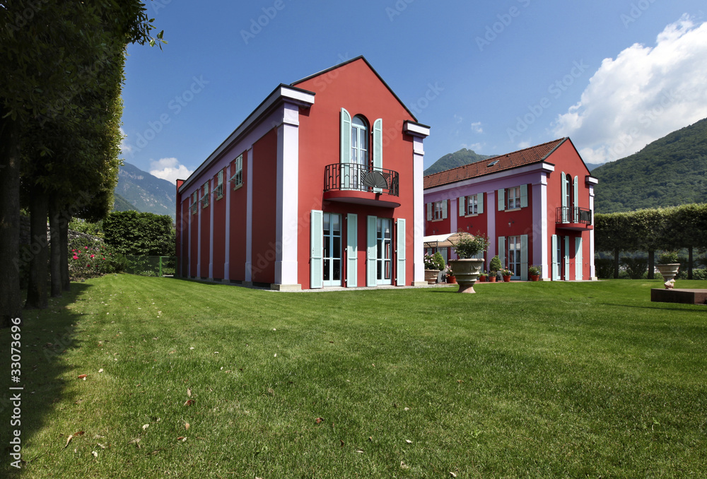 Obraz premium bella casa con prato davanti