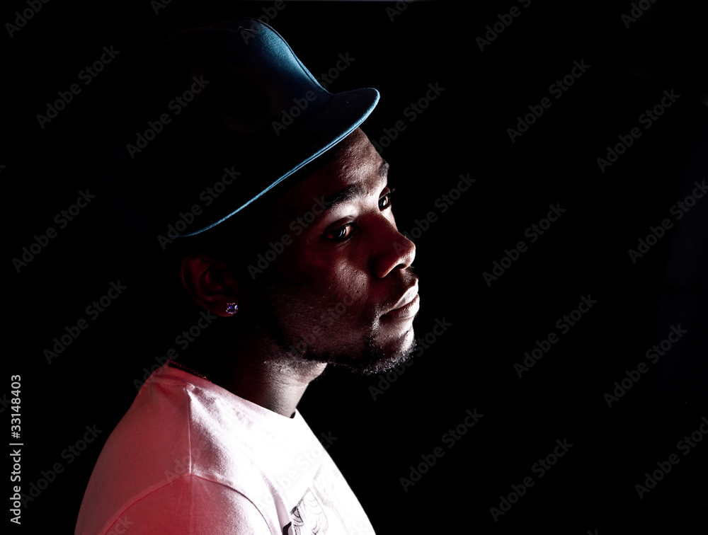 Obraz premium portrait d'un homme à la peau noire