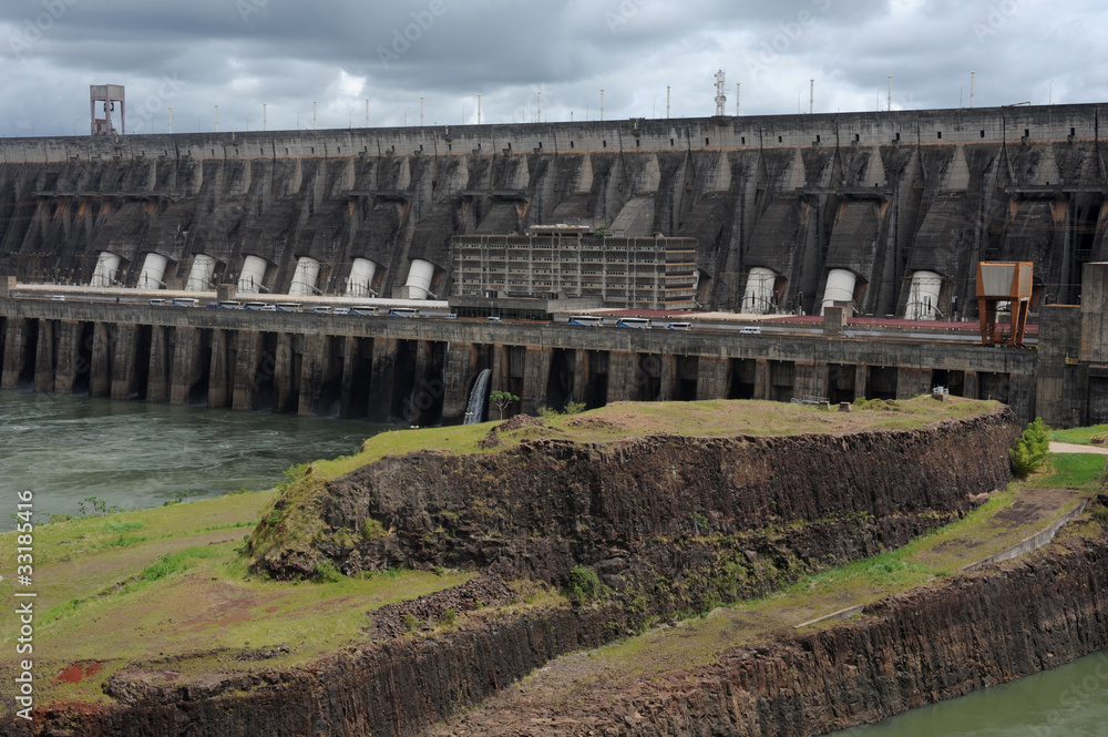 Centrale idrica e diga di Itaipu