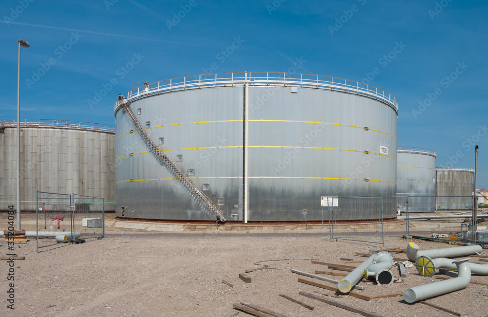 Obraz premium oil tanks