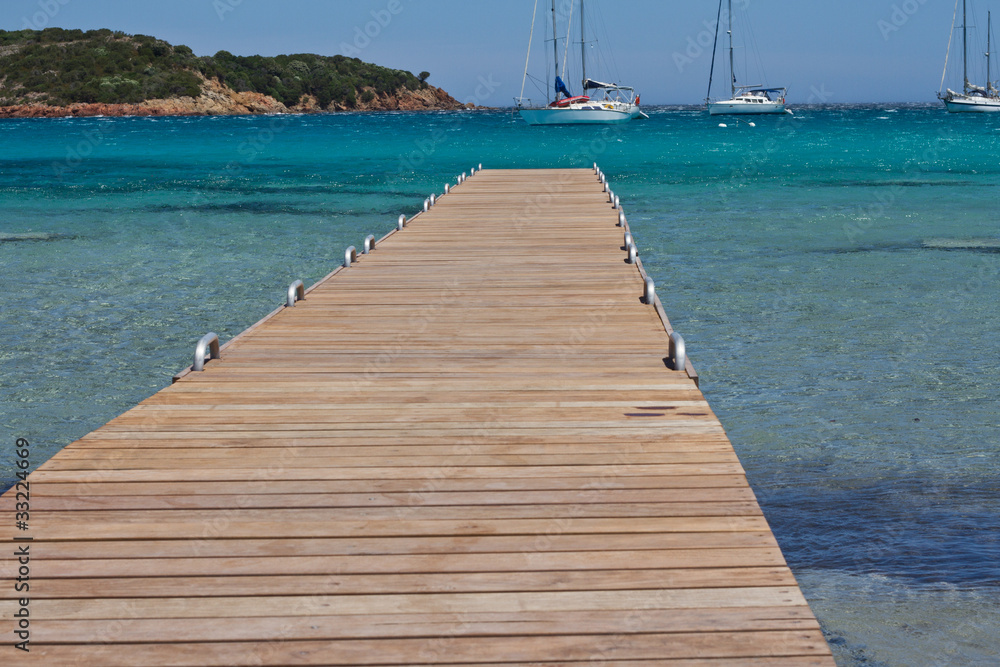 Obraz premium ponton et mer bleue