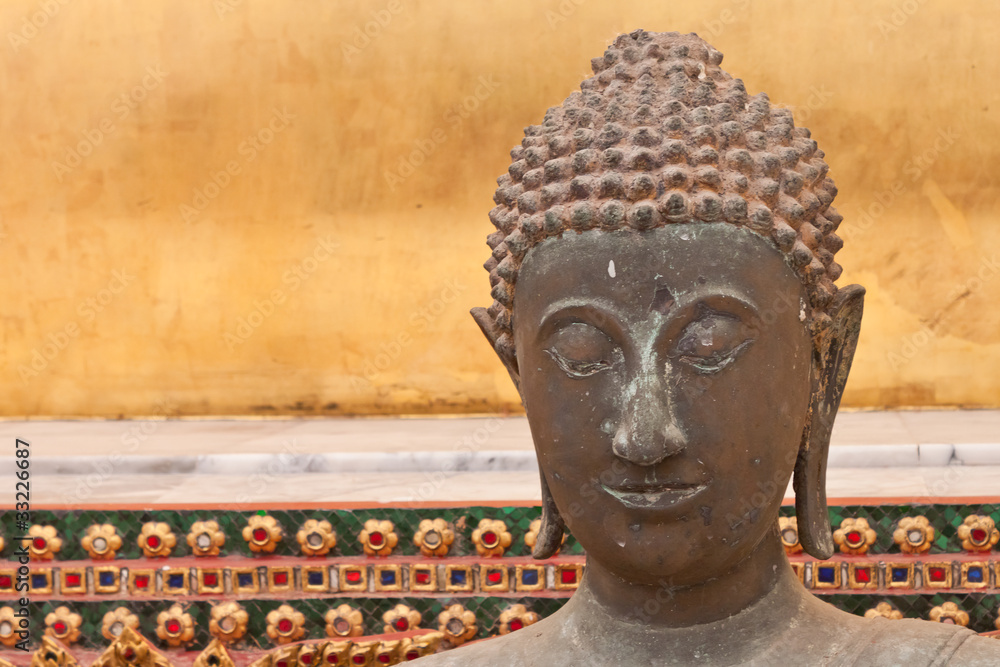 Face of golden Buddha image