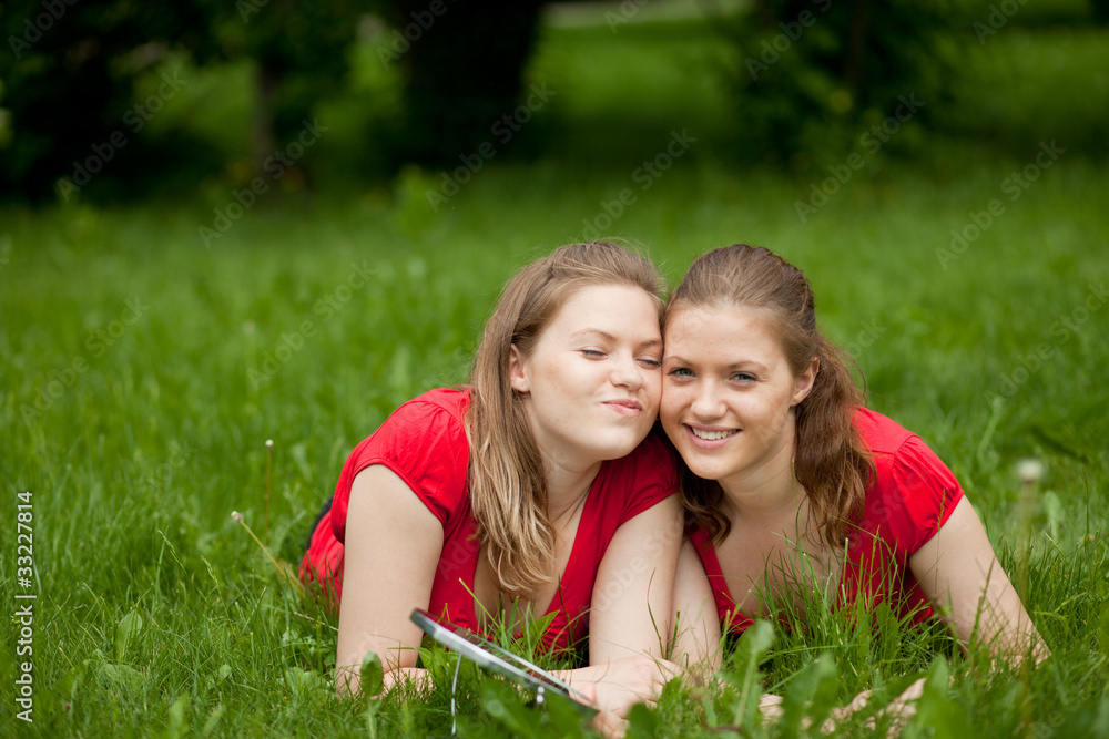 girl twins girl twins