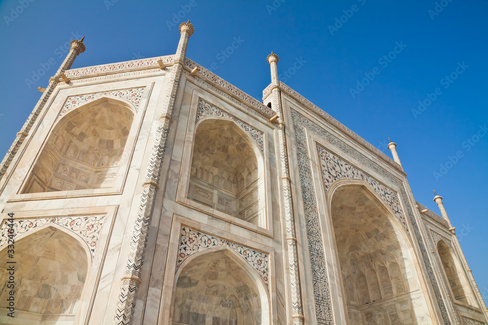 Taj Mahal located in Agra 13