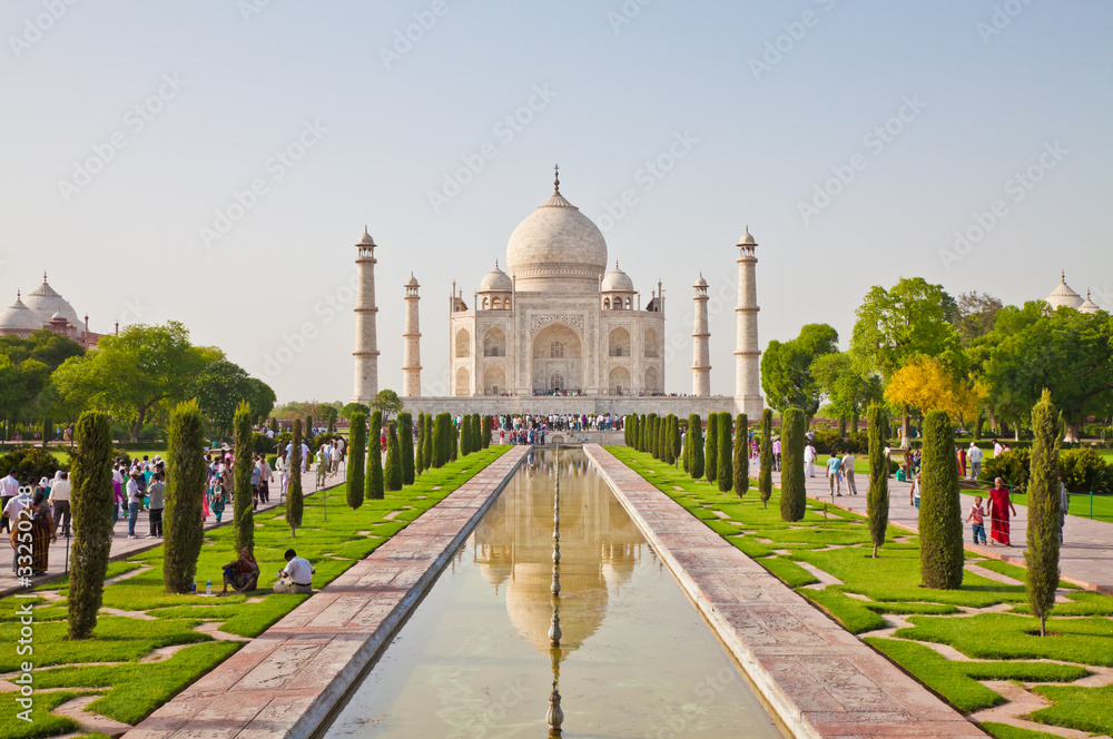 Taj Mahal located in Agra 10