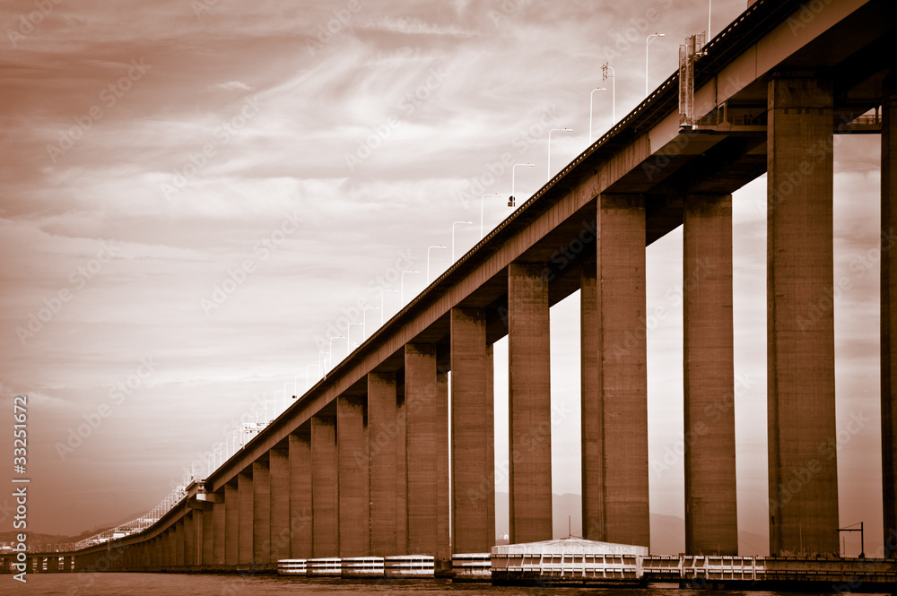 Obraz premium Detail of the Rio-Niteroi bridge