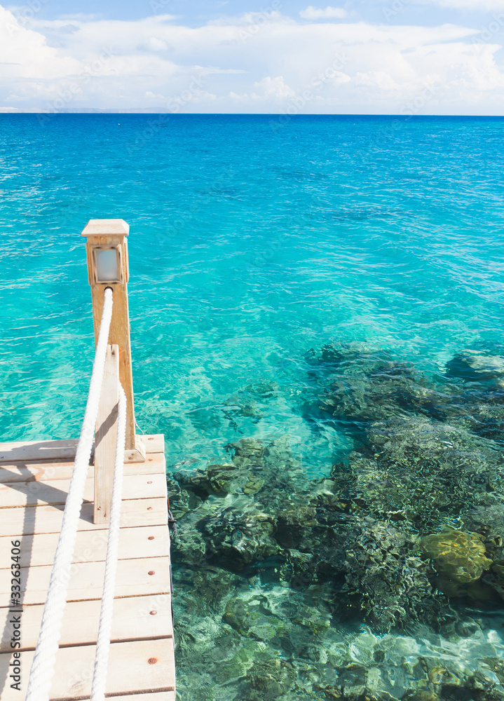 Fototapeta premium Jetty into the Blue