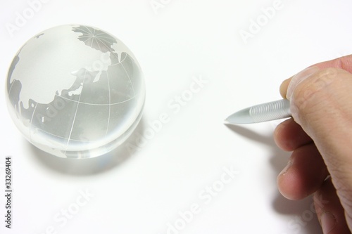 地球儀　書く　手