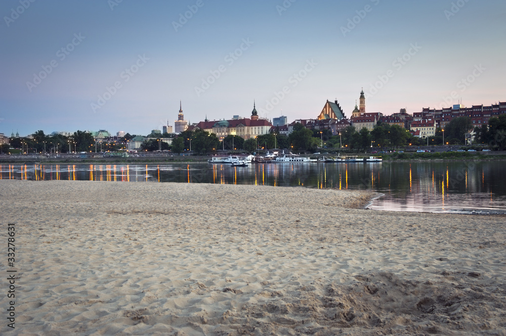 Obraz premium Panorama miasta Warszawy z Wisłą