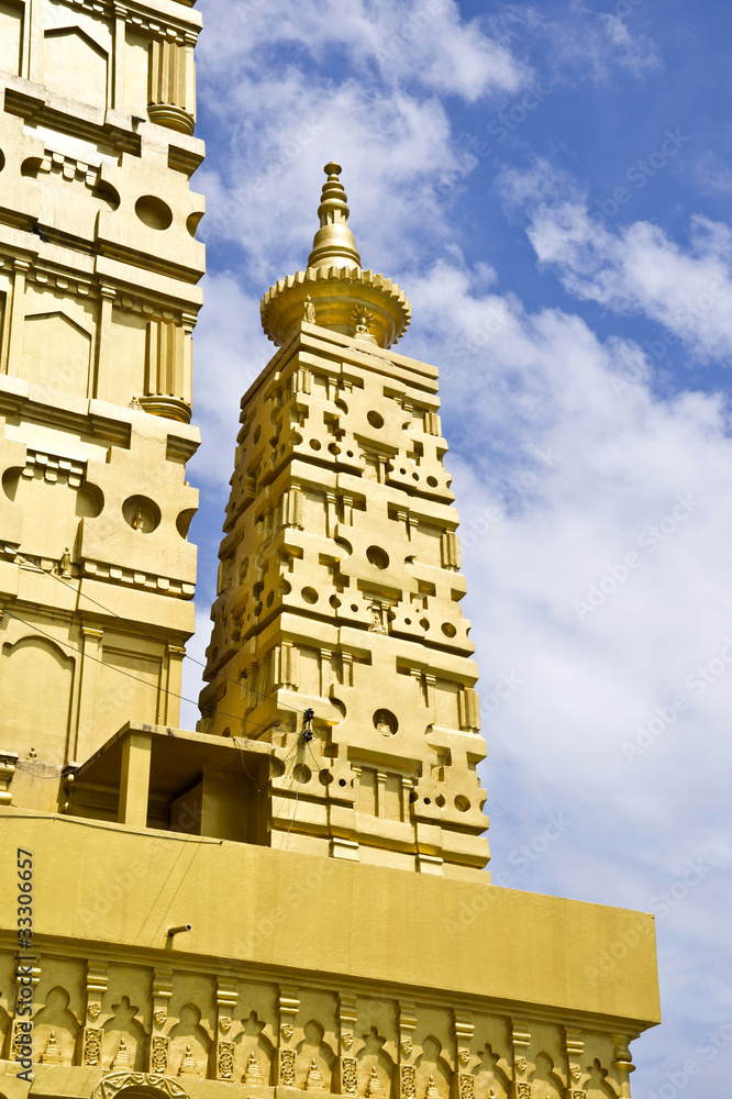 Fototapeta premium thai temple and blue sky