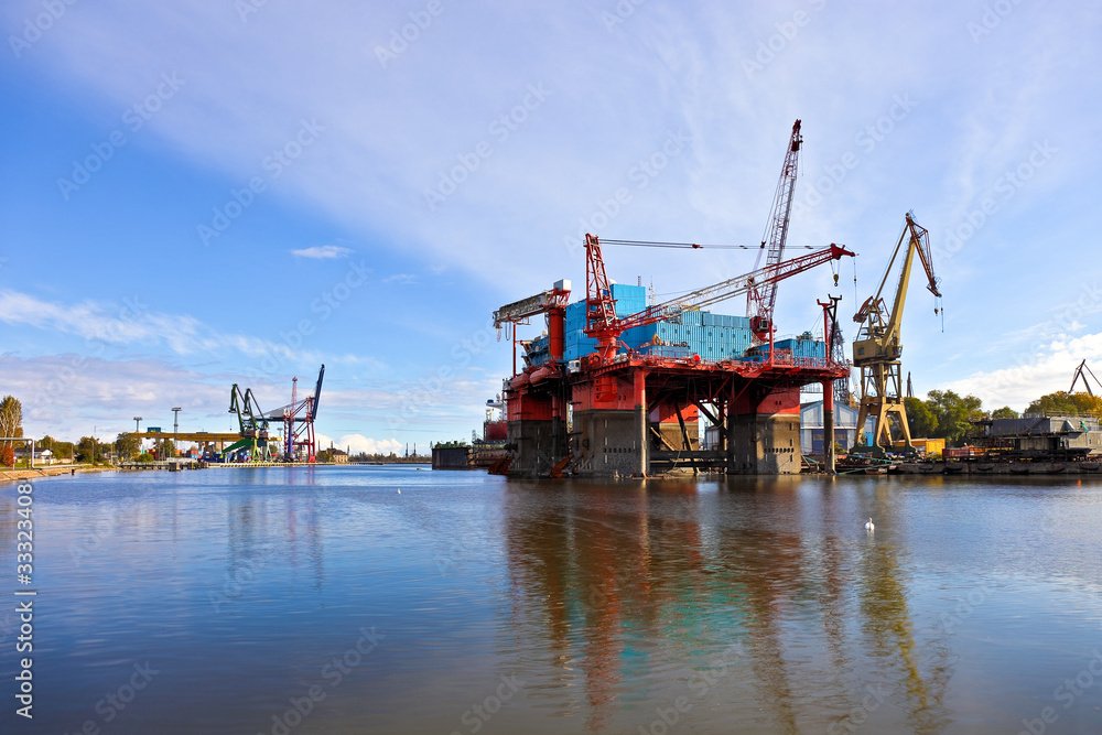Fototapeta premium Platform in the shipyard
