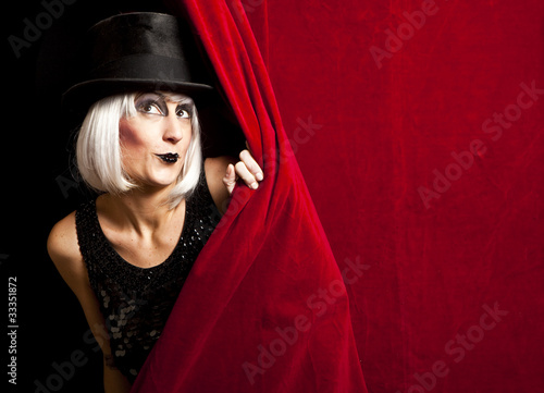 Bild auf Leinwand cabaret performer on stage looking at the audience