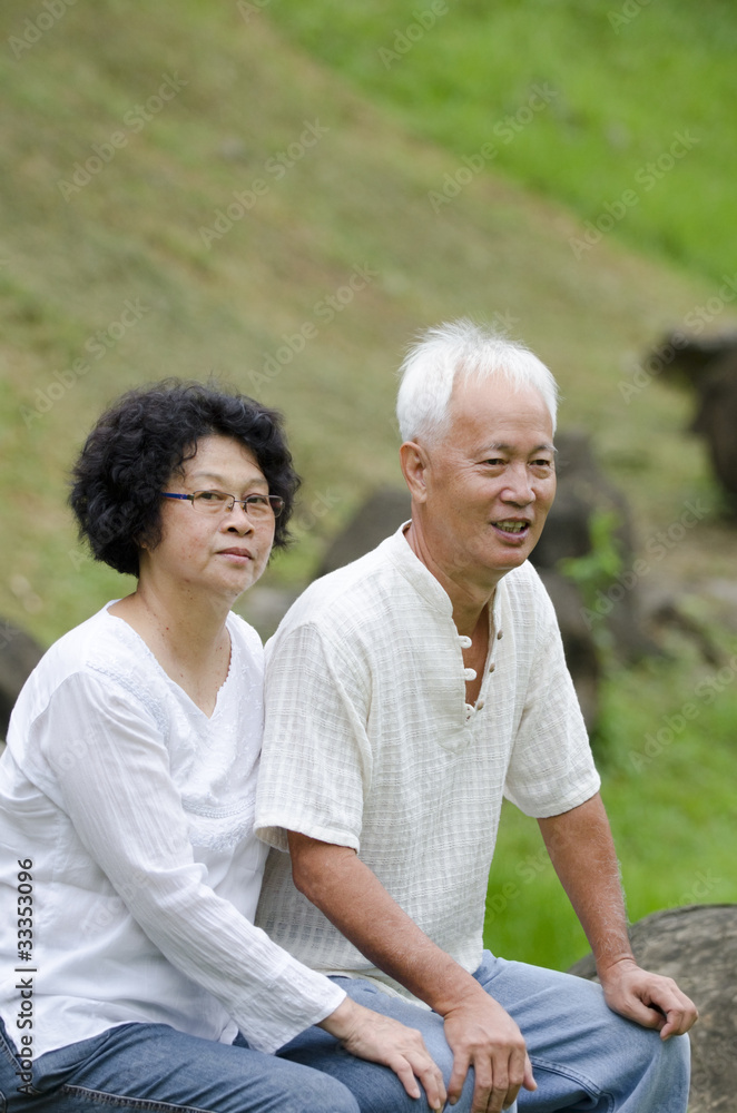 Obraz premium asian senior couple