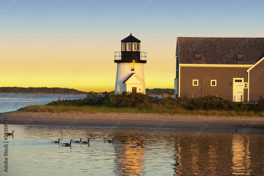 Hyannis harbor lighthouse at sunset - obrazy, fototapety, plakaty 