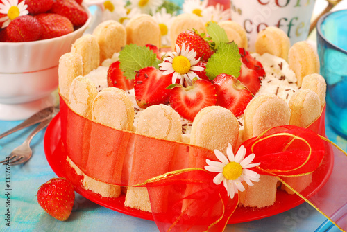 charlotte cake with strawberry