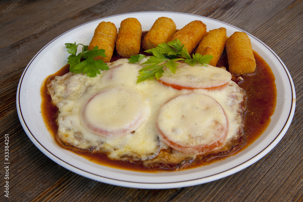 NATURSCHNITZEL ÜBERBACKEN © Herby Meseritsch NATURSCHNITZEL ÜBERBACKEN © Herby Meseritsch