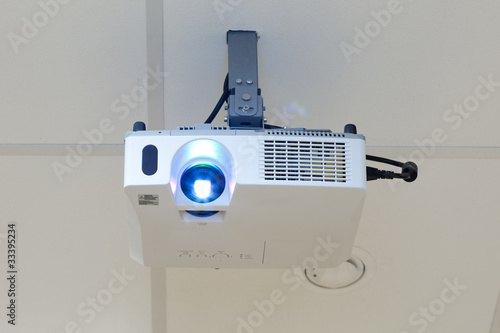 Canvastavla projector on the ceiling