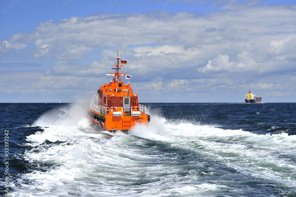 Fototapeta premium Lotsenboot Kiel