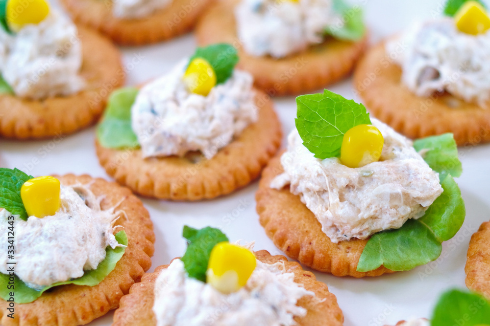 tuna salad with crackers tuna salad with crackers