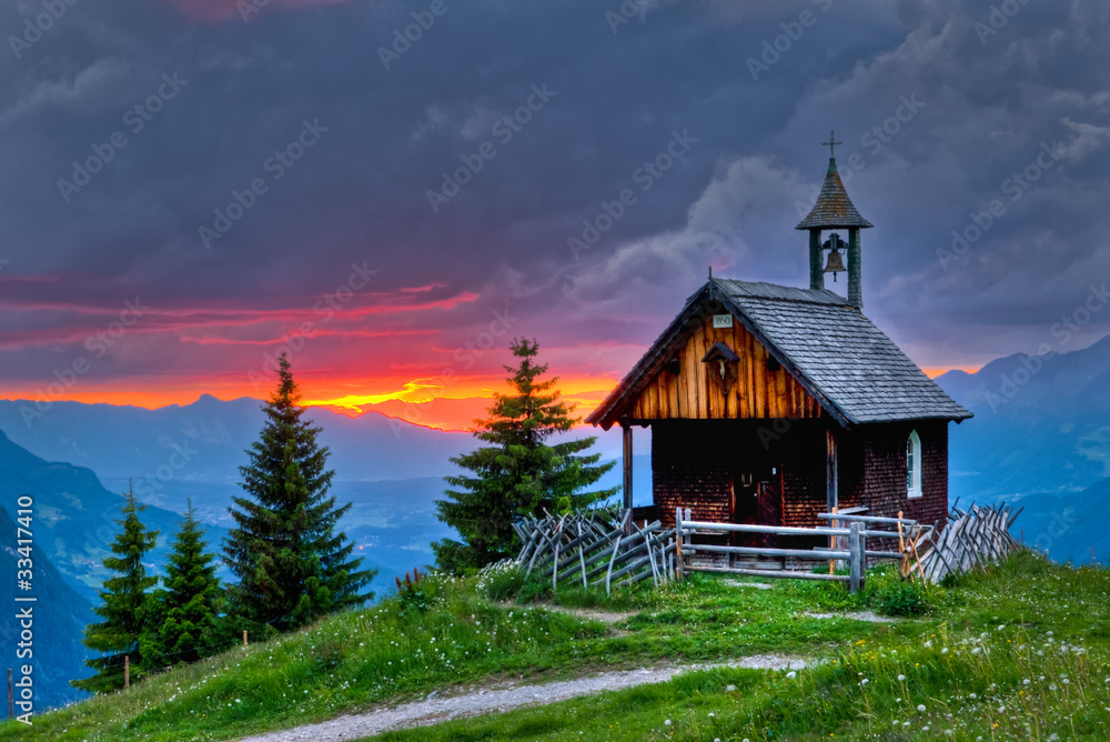 Fototapeta premium Abendrot in den Bergen