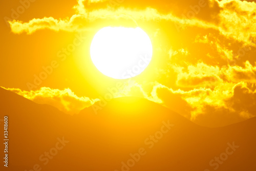 Paesaggio con grosso sole caldo -  Global warming concept Global overheating effect photo