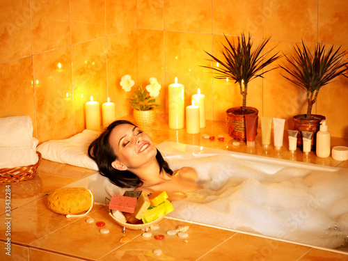 Obraz na płótnie Woman take bubble bath.