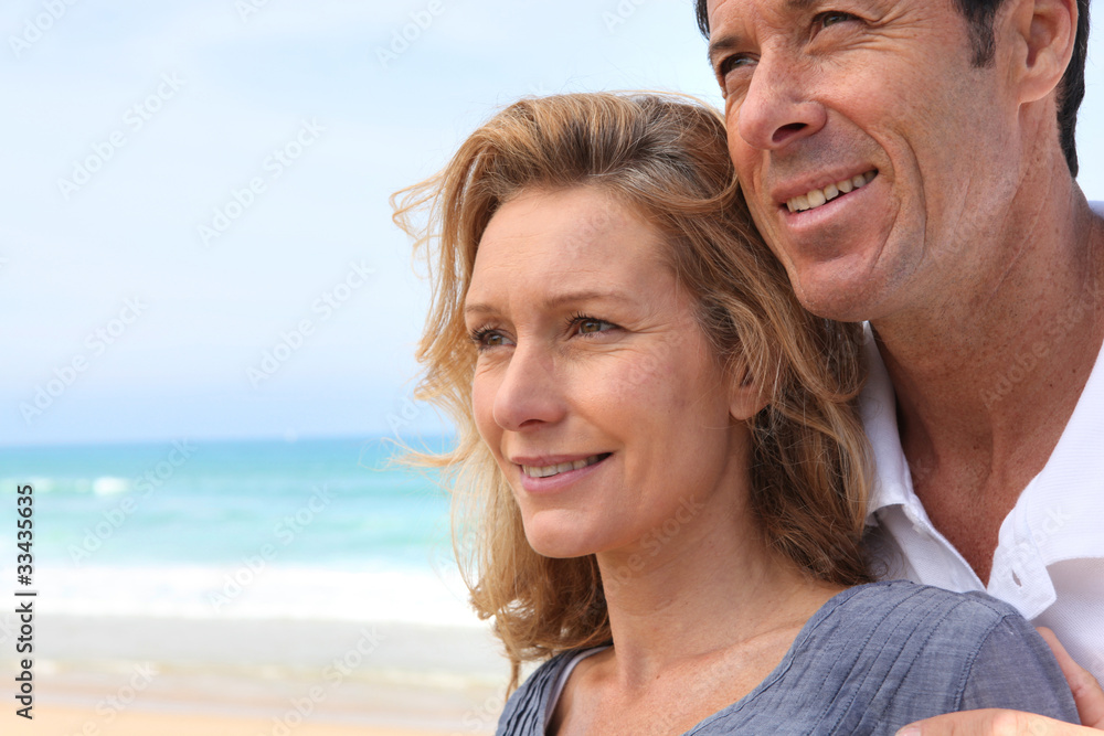 Obraz premium Couple at the seaside