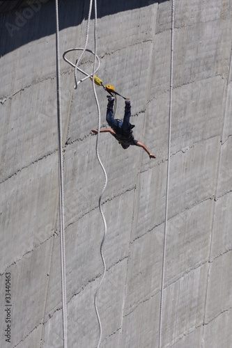 Bungee Jumping da diga photo