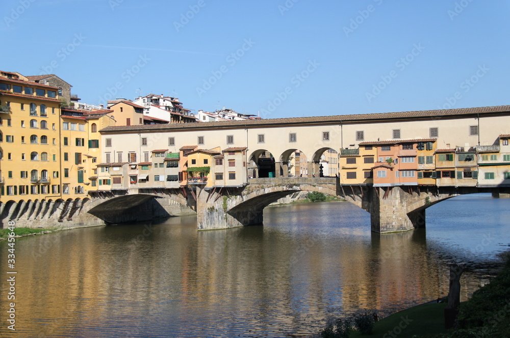 Ponte Vecchio sur le fleuve Arno à Florence, Italie