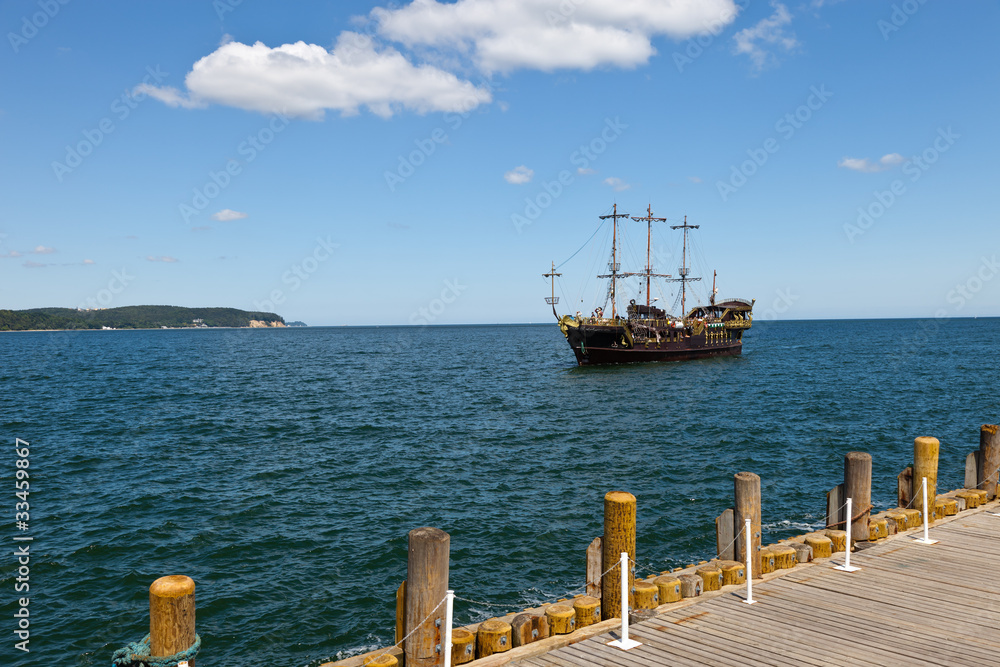 Fototapeta premium Ship at the pier
