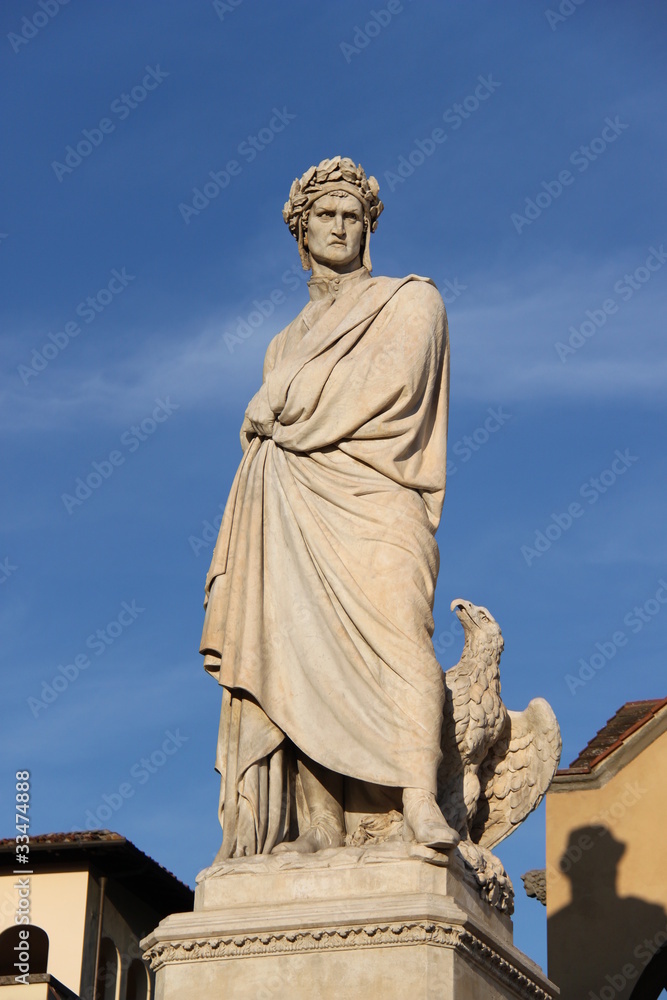 Fototapeta premium Statue de Dante, Basilique Santa Croce à Florence, Italie