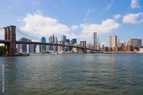 New York City, Brooklyn Bridge and Manhattan skyline © Andy