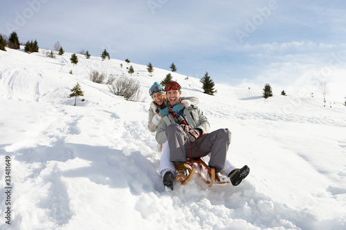 Tablou pe pânză Young Couple Sledding