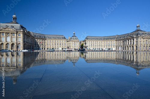 Reflet de la Place de la Bourse à Bordeaux
