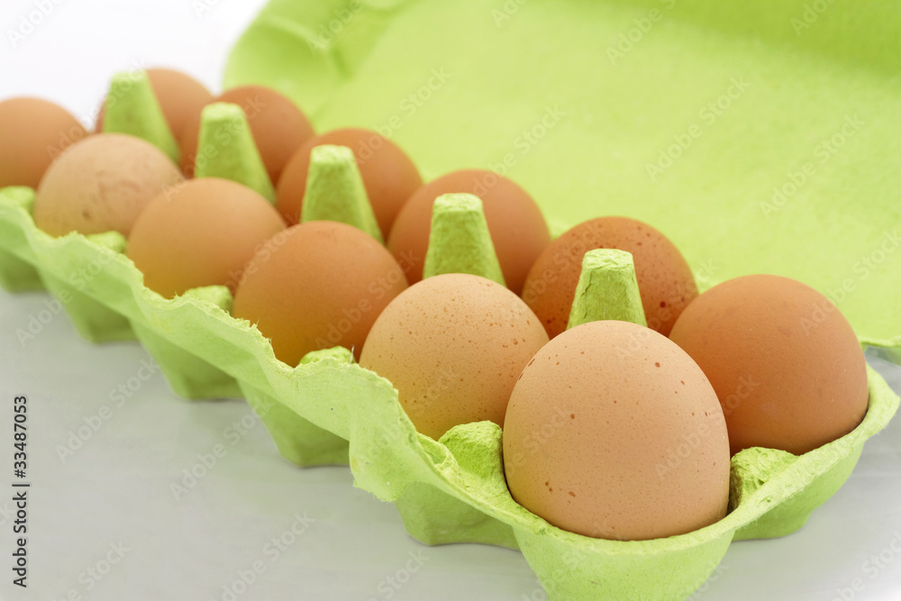 Oeufs bio frais dans leur emballage Oeufs bio frais dans leur emballage
