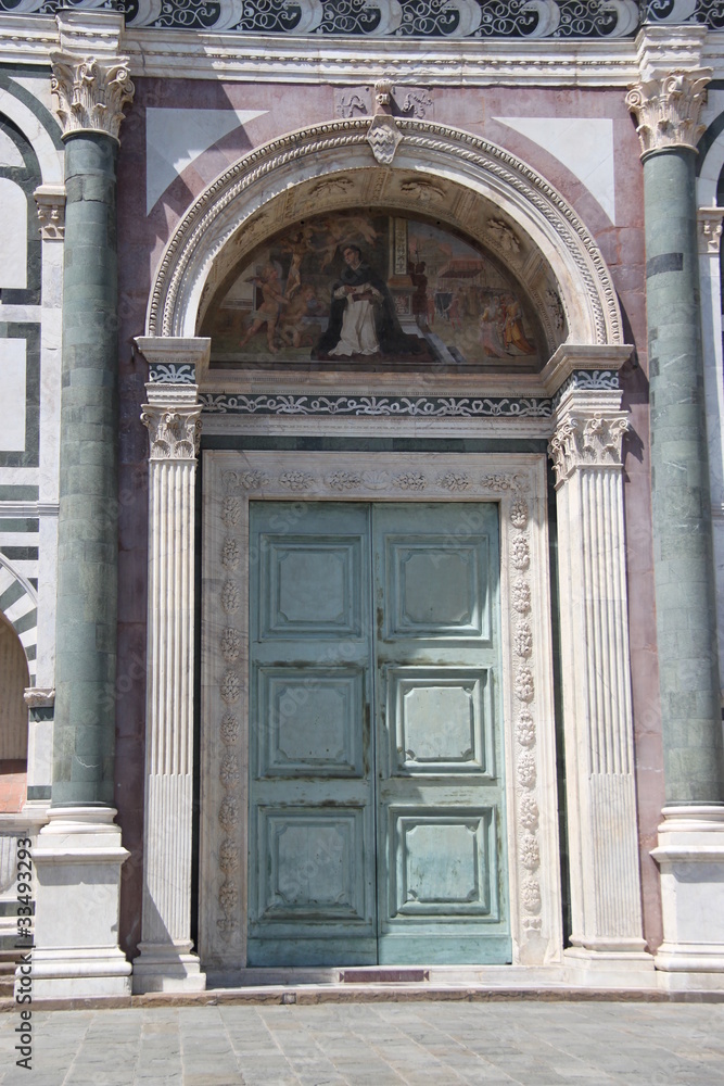 Porte de la Basilique Santa Maria Novella à Florence, Italie